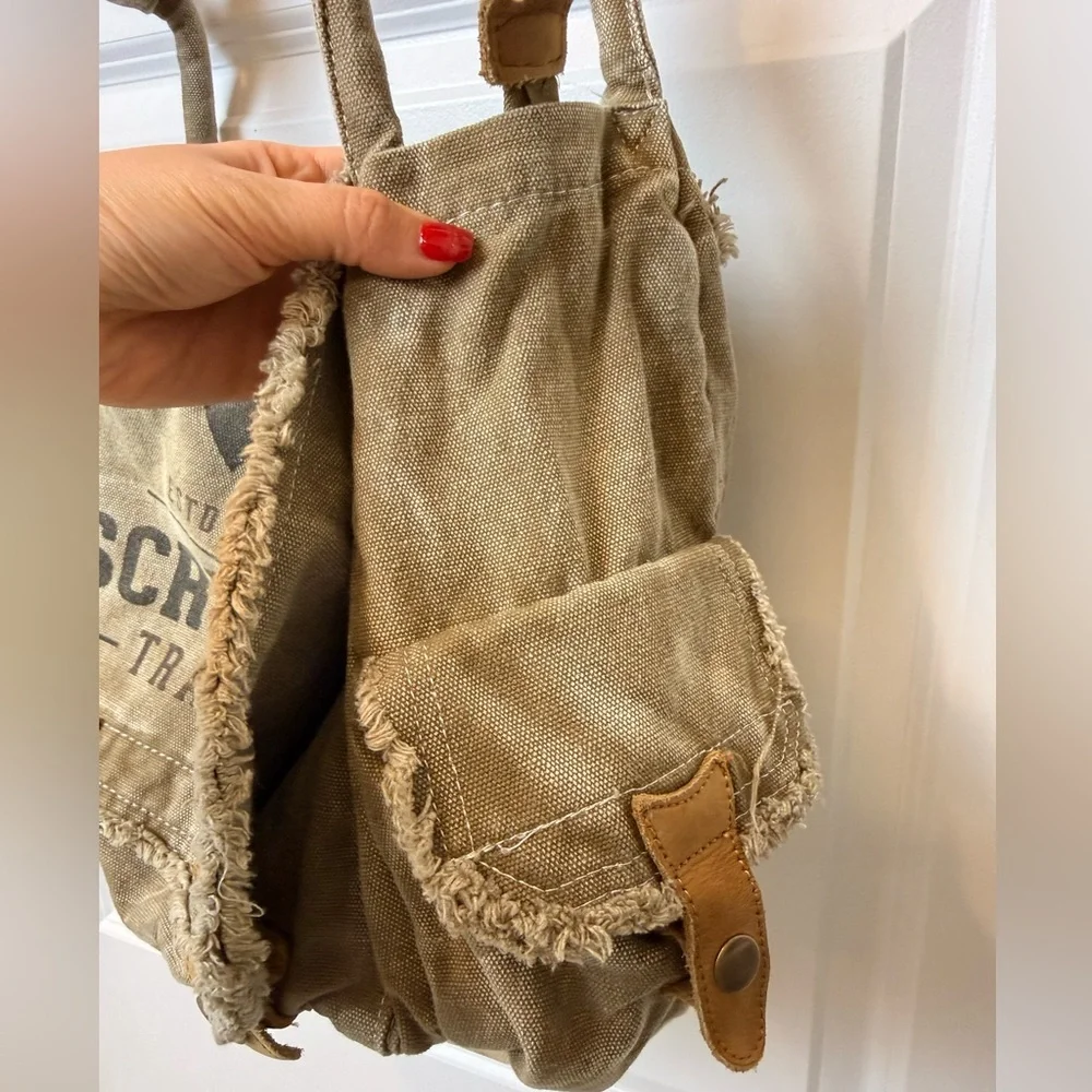 Men's Canvas Messenger Bag in Olive Brown